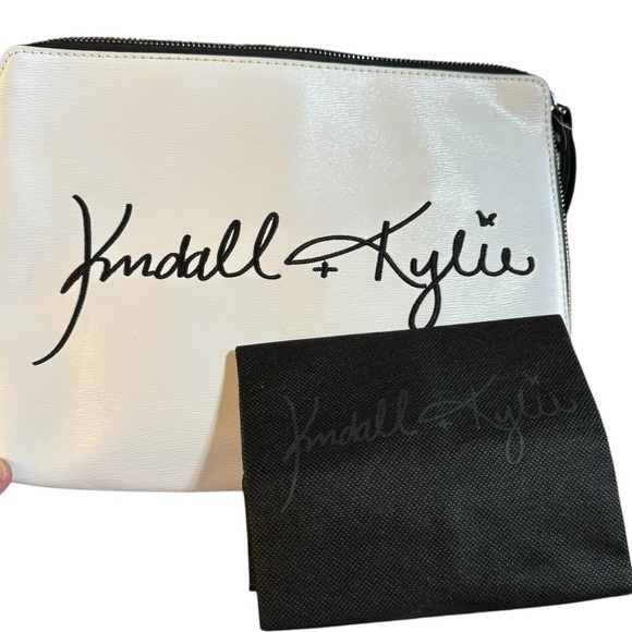 Kendall & Kylie NWT White‎ and Black clutch wristlet with dust bag - Picture 4 of 13